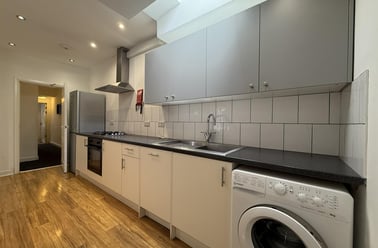 Middle Street, Beeston - Image 3